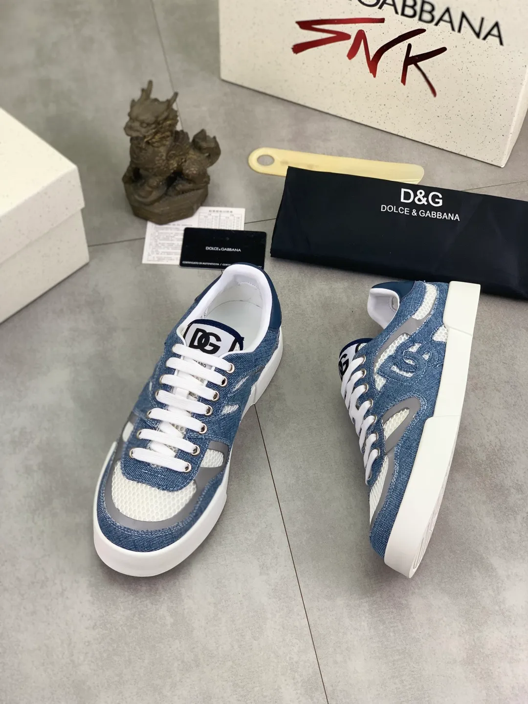 Men's shoes 💰P542💰 [New model] The latest hot style, top original quality, the official website is synchronized with "DOLCE&GABBANA [Dolce & Gabbana] ~ High quality." The effect is low-top casual DG men's shoes, loved by many celebrities, using high-end imported first-layer frosted calfskin with punched logo design + cowhide feet, simple and elegant, perfectly interpreting the latest inspiration for shoes, integrating classics and fashion. Luxurious dream, dominating fashion Suitable for drivers, light and comfortable to drive, light and breathable for outdoor travel, high-end quality, trustworthy, 4️⃣colors🉑️ to choose from! Code number: 38-46